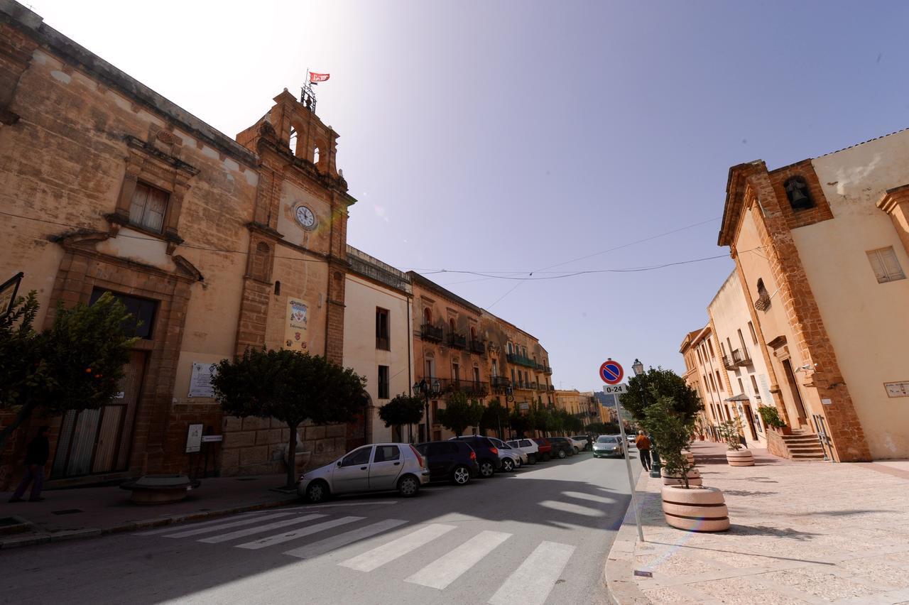 Il Cortile Del Marchese Beccadelli Acomodação com café da manhã Sambuca di Sicilia Exterior foto