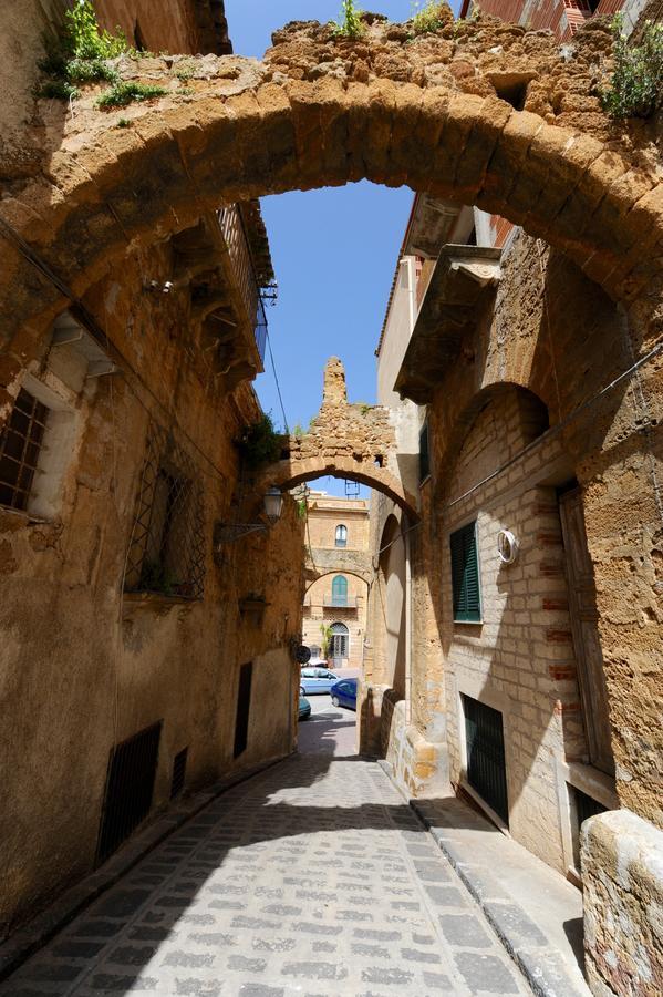 Il Cortile Del Marchese Beccadelli Acomodação com café da manhã Sambuca di Sicilia Exterior foto